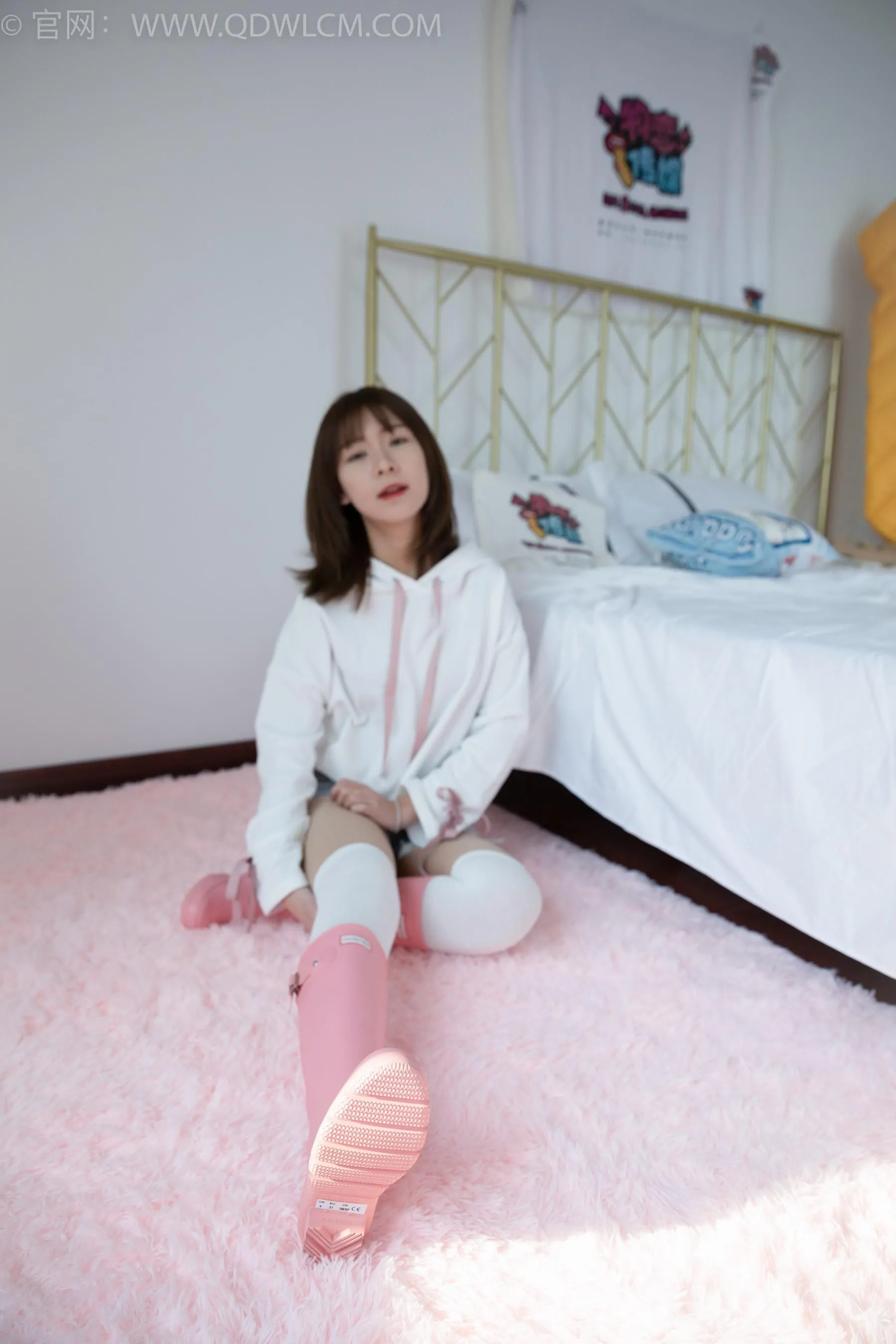 物恋传媒 NO.1509 婷婷-黑色的花 [162P]插图1